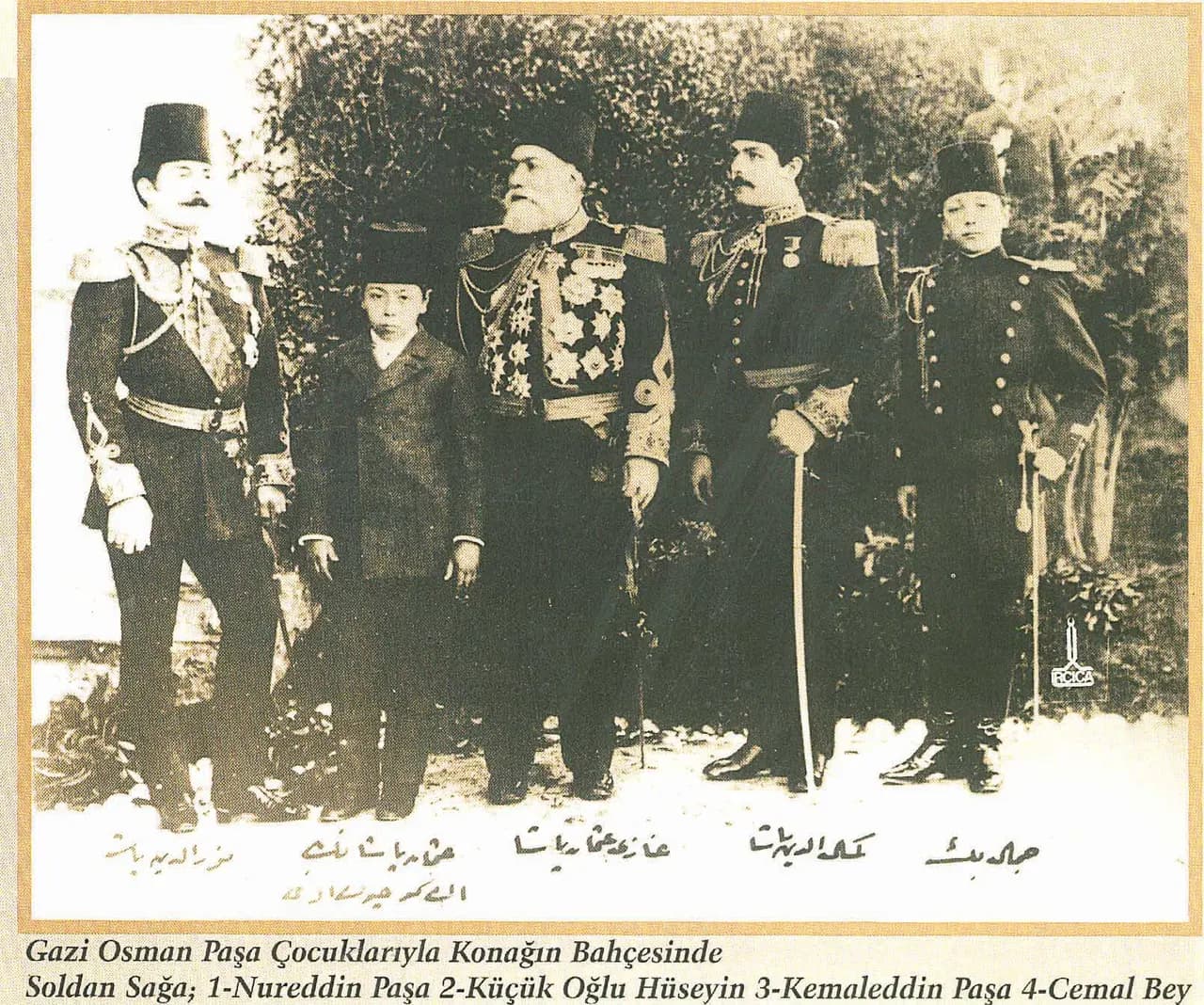 Gazi Osman Paşa, konağından çocuklarıyla birlikte